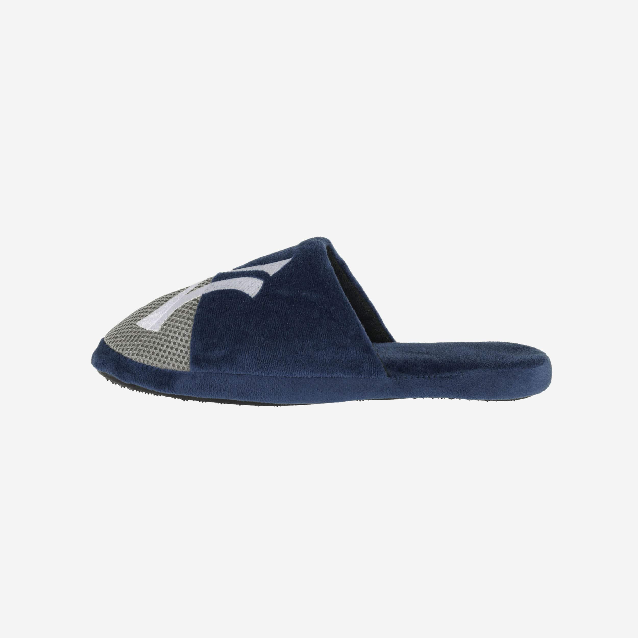 New York Yankees Team Logo Luxury Staycation Slippers
