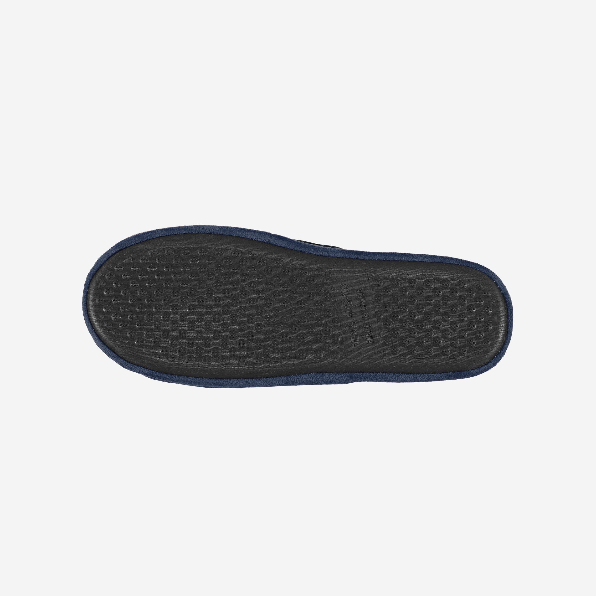 New York Yankees Team Logo Luxury Staycation Slippers