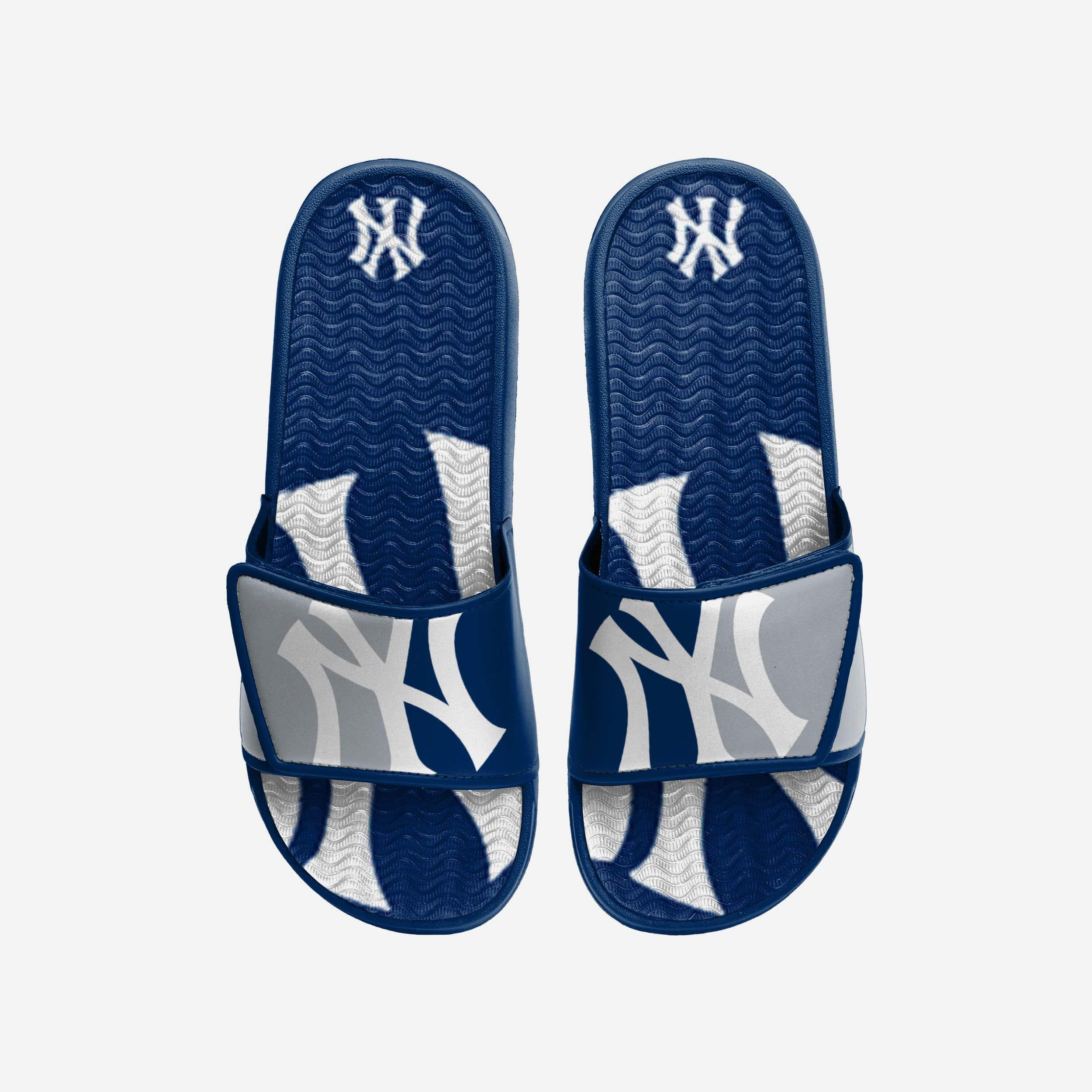 New York Yankees Bold Colorblock Gel Slides: Big Logo Style