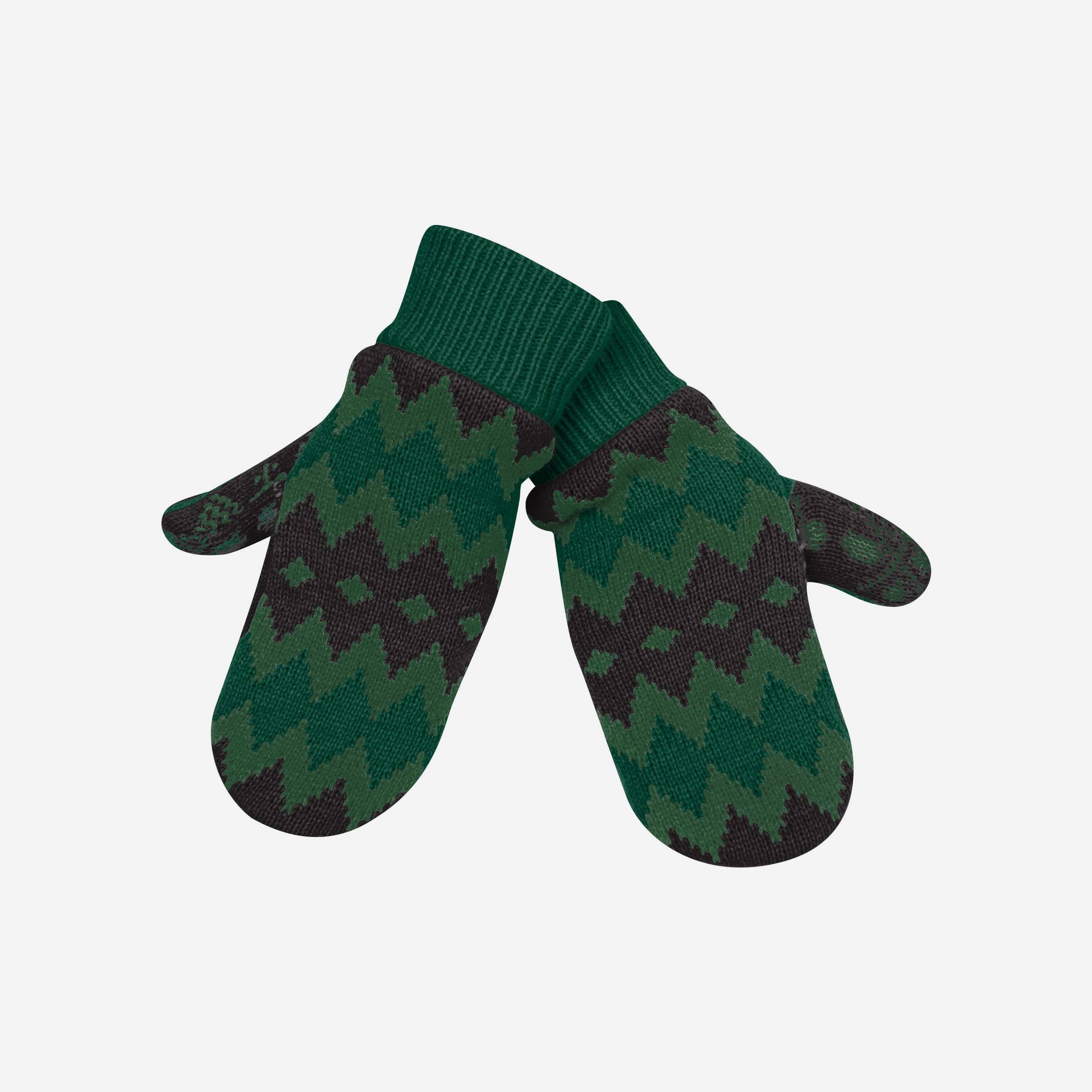 Stylish Camo Mittens for Winter Adventures