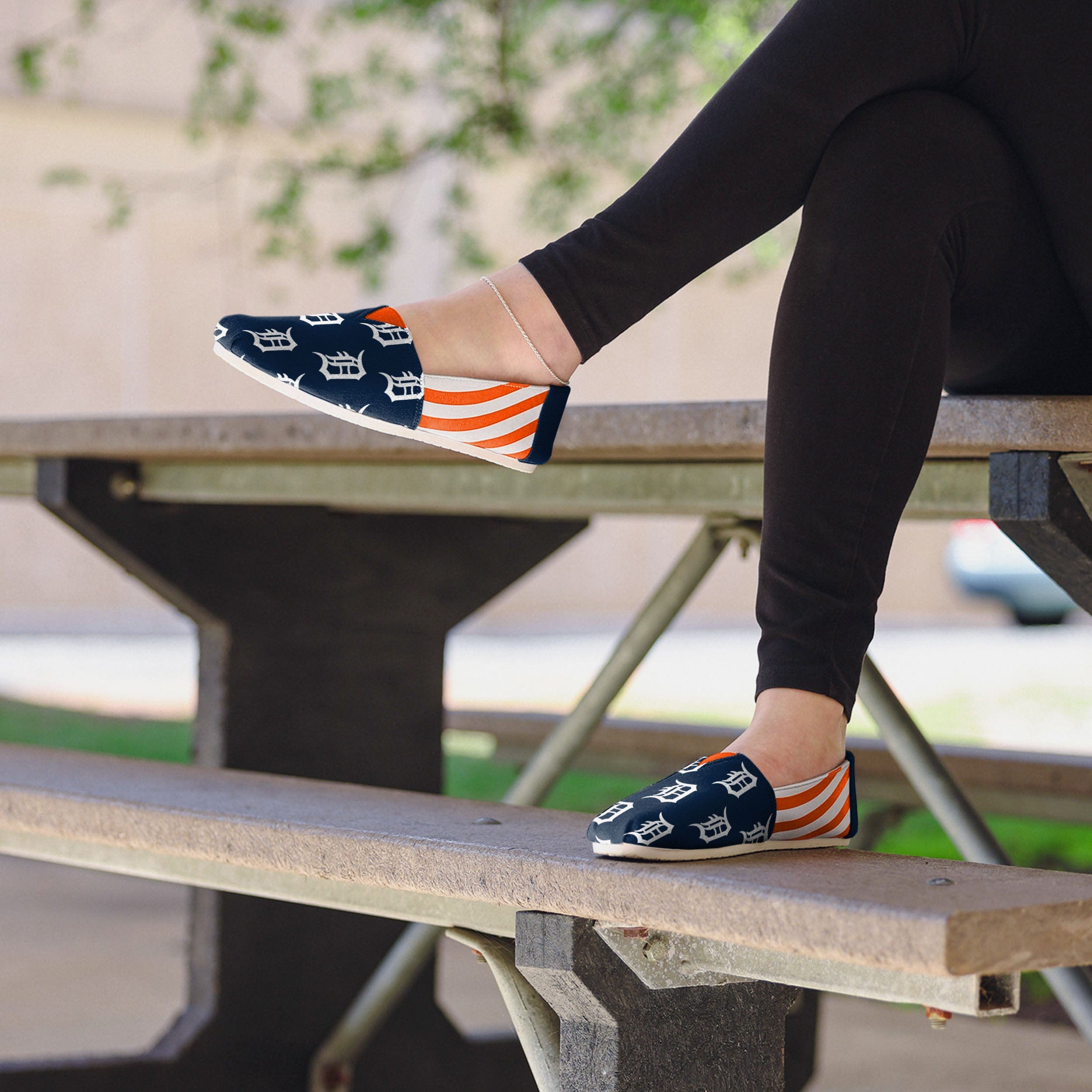 Detroit Tigers Stylish Women's Stripe Canvas Shoes - Rock Your Team Spirit!