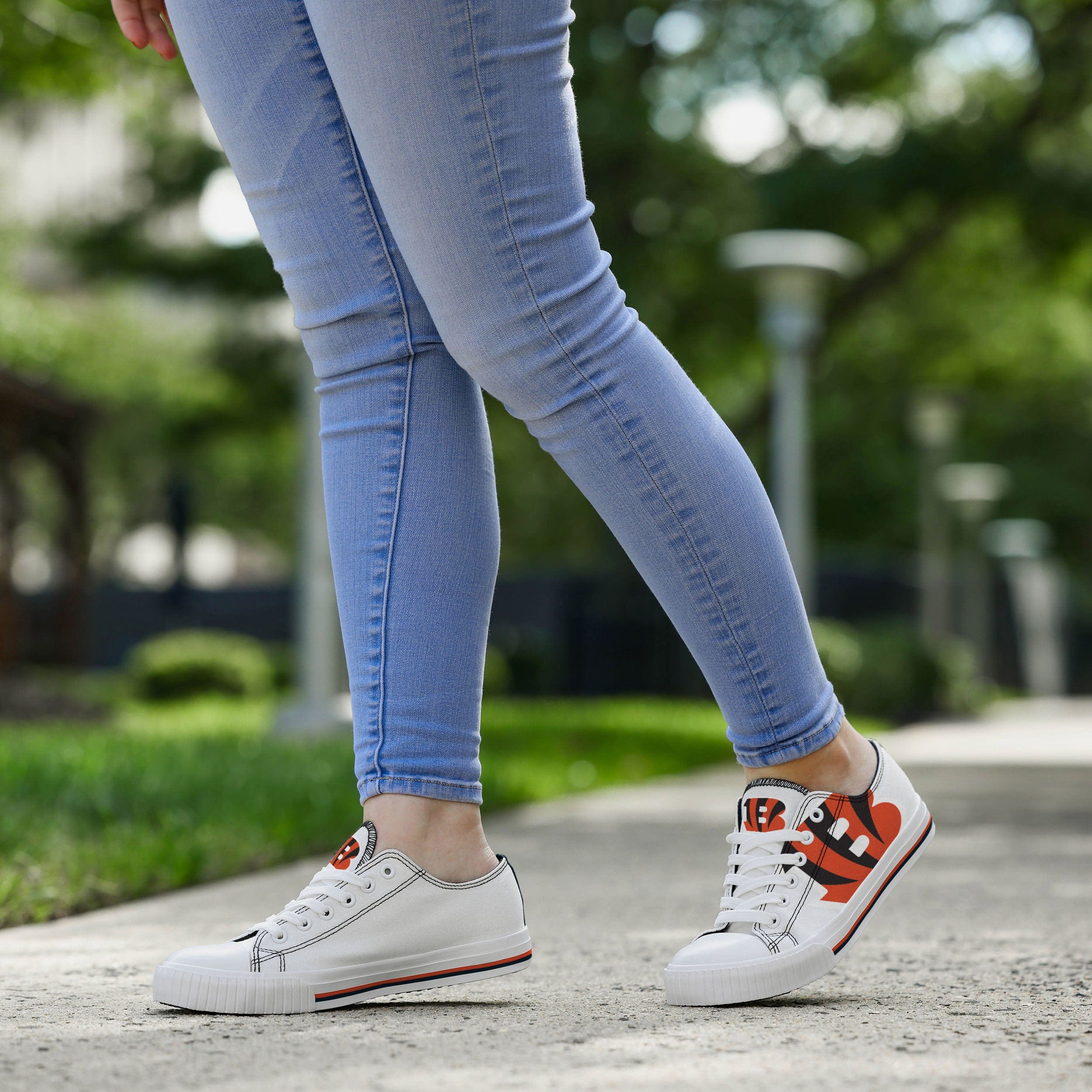 Cincinnati Bengals Women's Stylish Big Logo Low-Top White Canvas Shoes