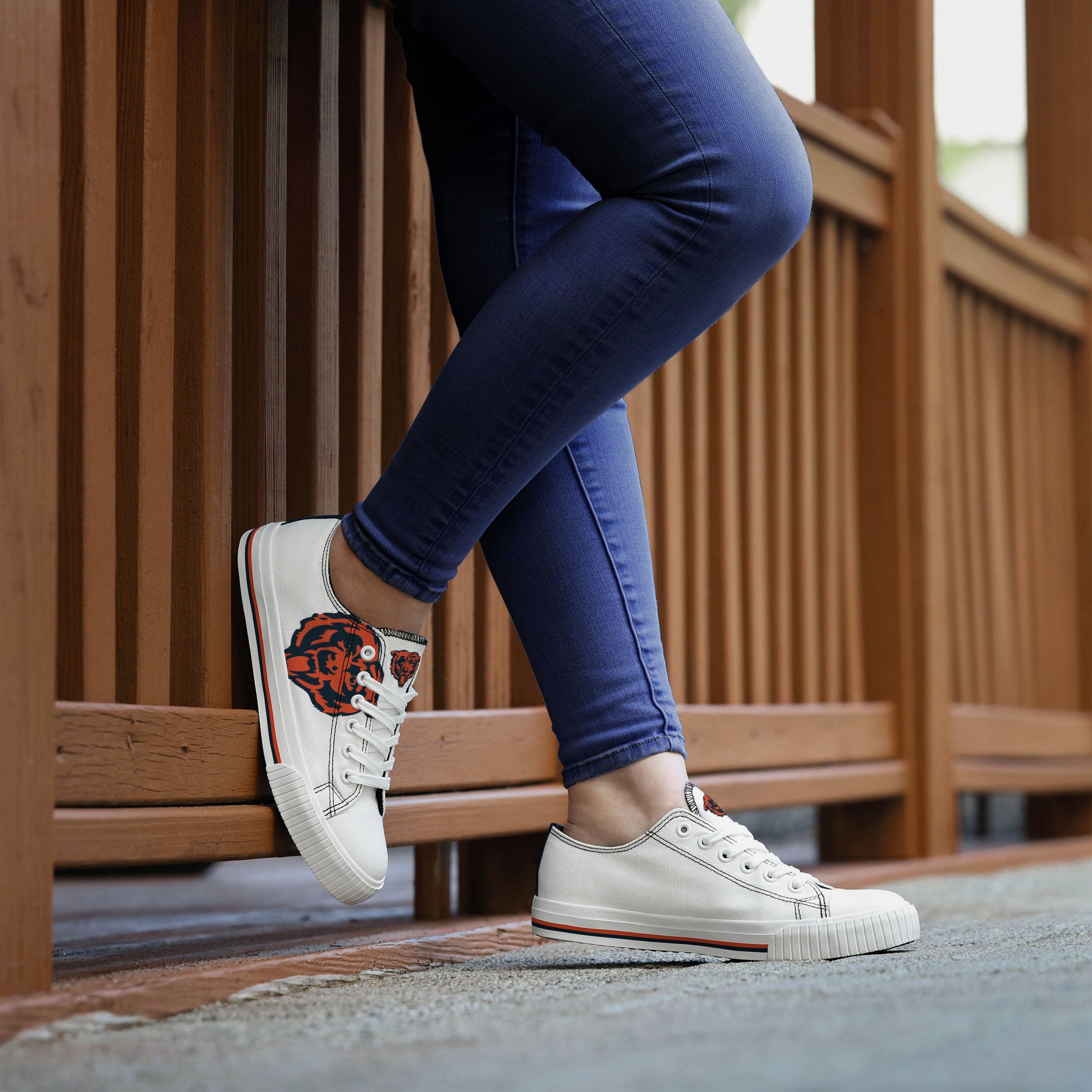 Chicago Bears Women's Stylish Big Logo Low Top White Canvas Shoes